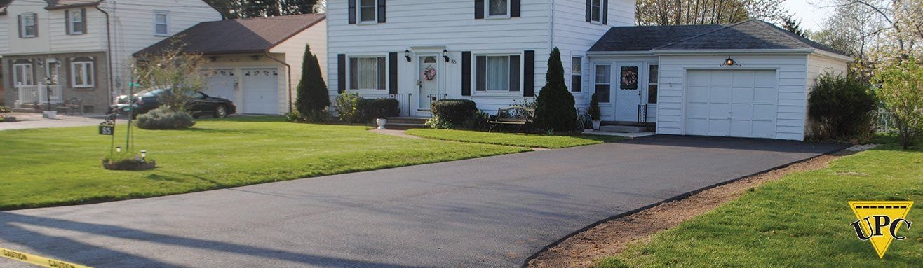 Residential Driveway & Lawn